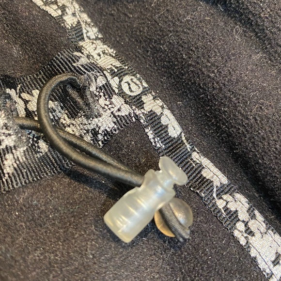 ULULEMON ATHLETICA Black APRES YOGA SOFT-SHELL RAIN JACKET Size 6⭐️⭐️⭐️⭐️ - Picture 9 of 15